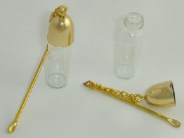 Snuff Bottle & Lid With Brass Spoon
