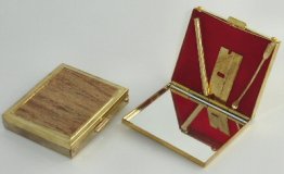Snuff Kit With Built In Mirror